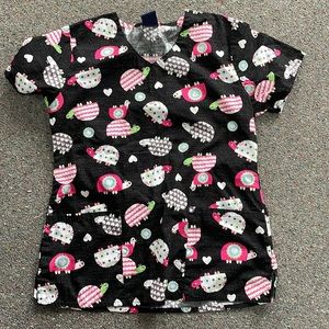 Zoe + Chloe scrub top size small turtles